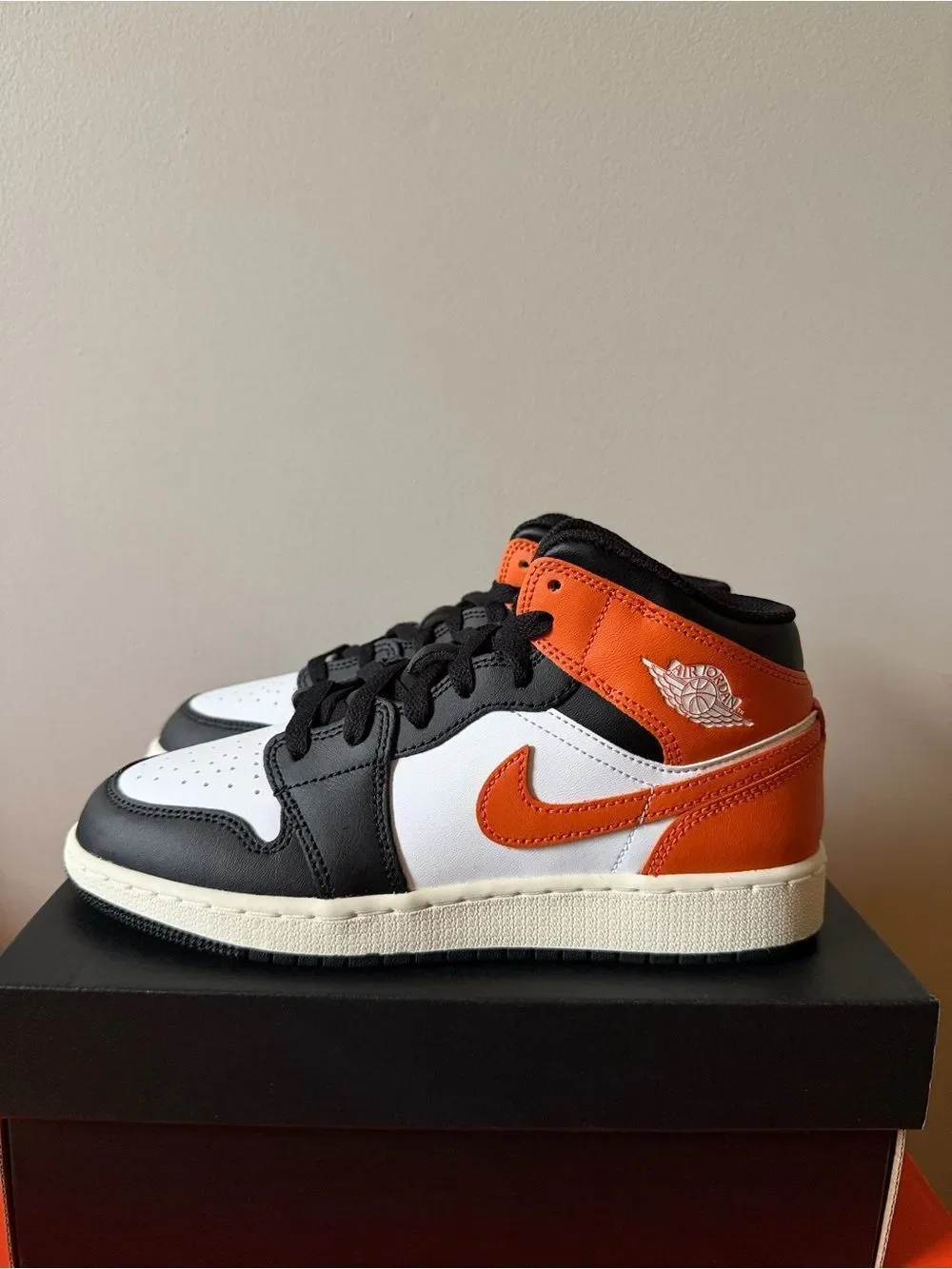 Air Jordan 1 Mid GS Starfish Orange DQ8423-801  Size 5Y